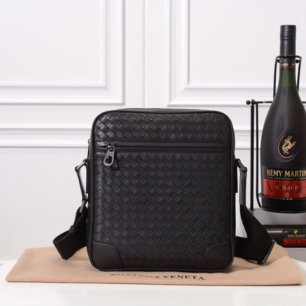 ボッテガヴェネタバッグ背面デザイン